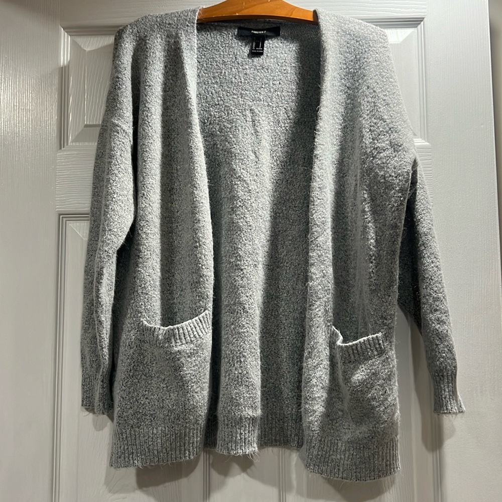 Forever 21 fuzzy knit cardigan with pockets in the front size small